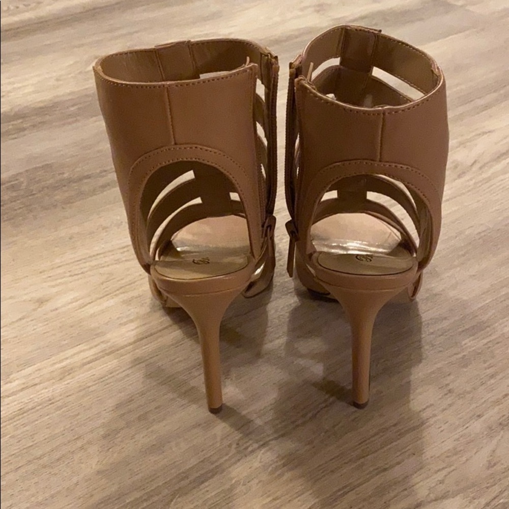 Heels - Picture 4 of 5